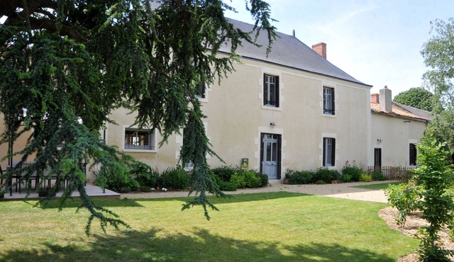 Cottage 8 pers. Large Maison de Maître between Futuroscope and Puy du Fou
