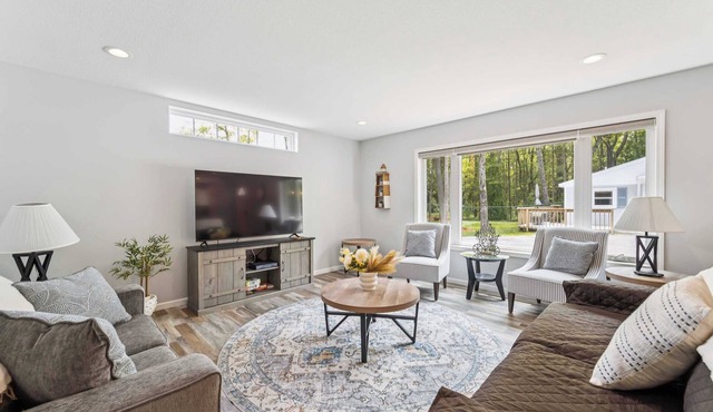 Cottage 9 - 3BR Lake Retreat | Stunning Views