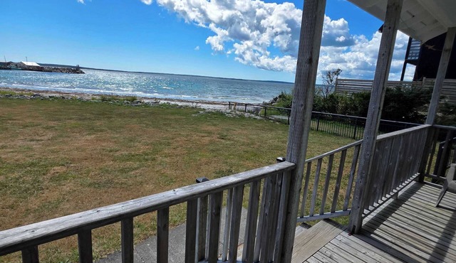 Cottage # 9 Hunts Point Beach Cottages - 1 bedroom