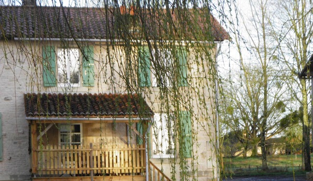 Cottage adjoining another cottage, with a view of a pond in the Vendée bocage