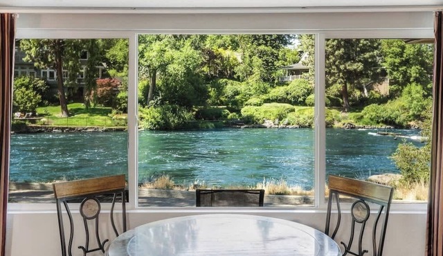 Cottage along Deschutes River Trail w Epic Views