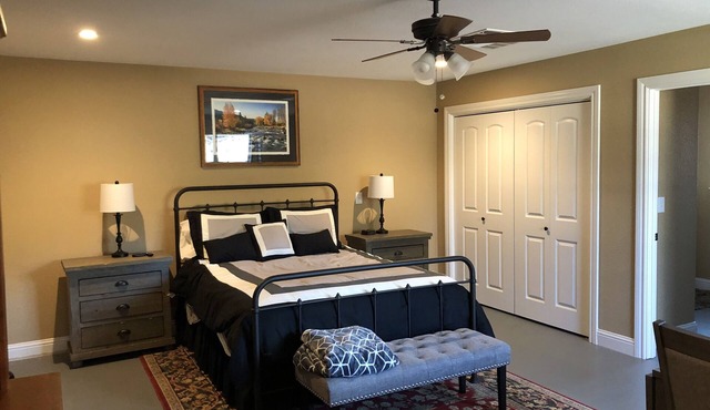 Cottage amongst the vines in the heart of Fair Play wine country