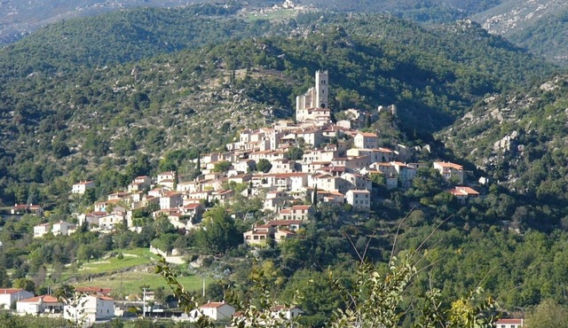 Cottage Apartment In The Heart Of The Beautiful Village Of Eus