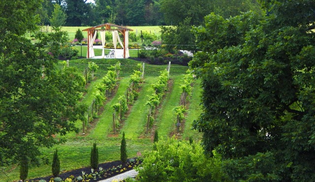 Cottage At Brianza Gardens And Winery