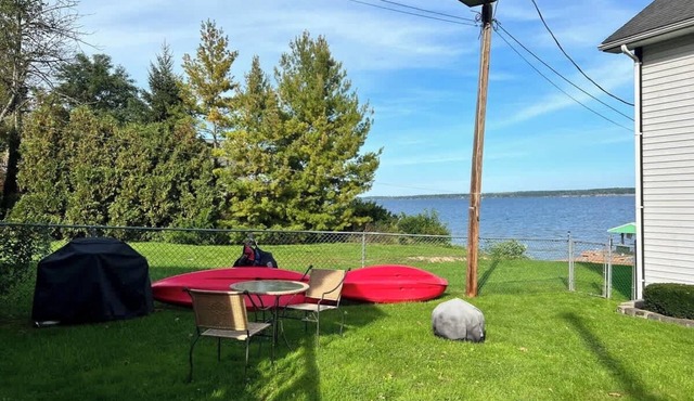 Cottage at Cast Away Kayaks Fire Pit & Game Room