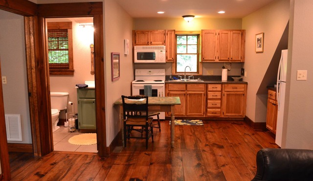 Cottage at DuPont State Forest - Across from REEB Ranch - Mountain Biking Mecca