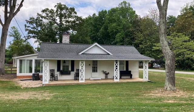 Cottage at Lake Jeanette - 2 min from Greensboro Science Center