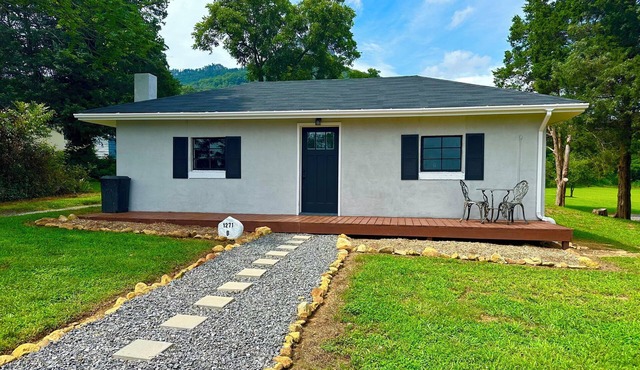 Cottage at Pilot Mountain