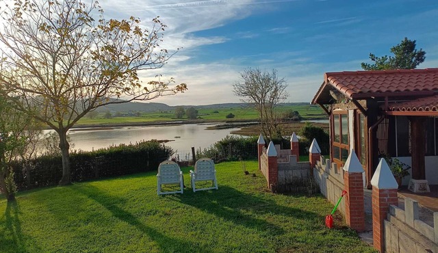 Cottage at the foot of the estuary near the private beach (suitable for pets).