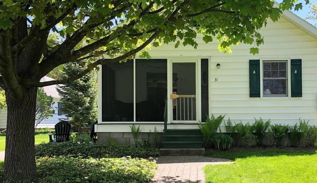 Cottage at Takundewide on Lake George - small community w/amenities and a Dock