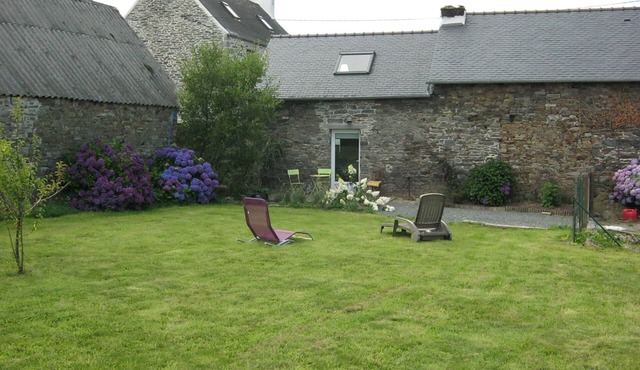 cottage at the foot of the mountains of arrée, 10 minutes of Morlaix Bay