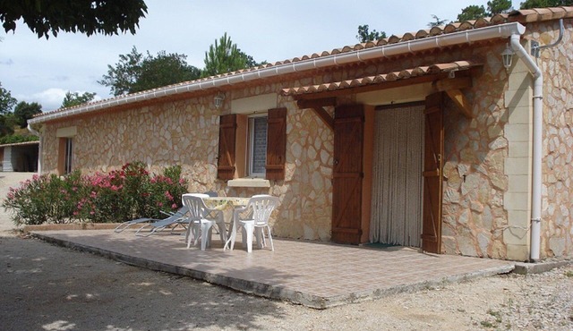 Cottage at the foot of Mont Ventoux with swimming pool