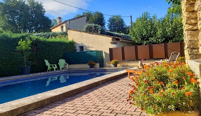 Cottage at the foot of the Luberon + Garden and private swimming pool