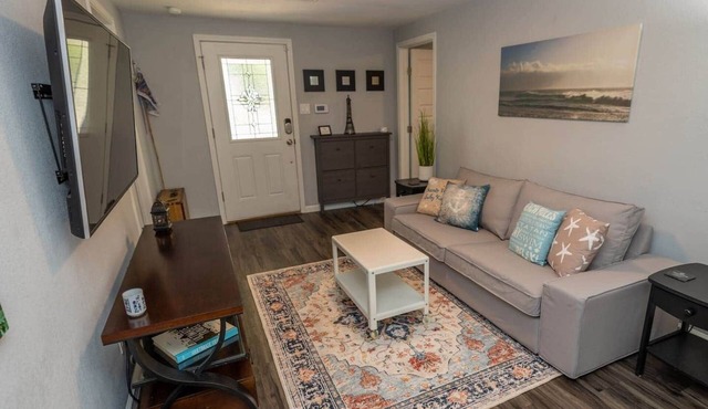 Cottage ATX | 3BR GFiber WiFi Keep Austin Cozy