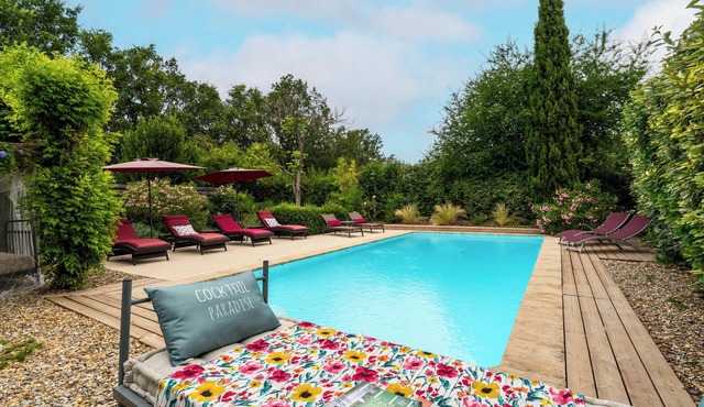 Cottage "Au Coeur Du Vaucluse" with Shared Pool, Private Terrace & Wi-Fi
