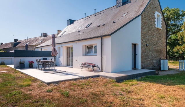 Cottage 'Au Pied Des Chênes' with Private Terrace, Shared Garden and Wi-Fi