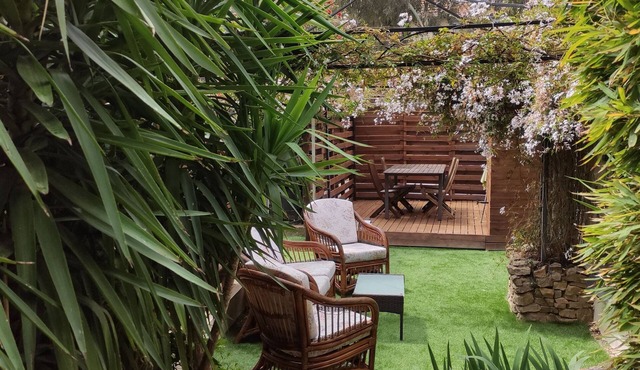 Cottage Avec Extérieur Privatif, Séjour et 2 Chambres. Proche du Lac du Salagou