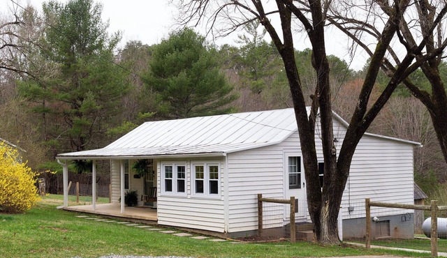 Cottage, Axe Throwing, Fire Pit, Creek, Close to AT and TC, close to VT.
