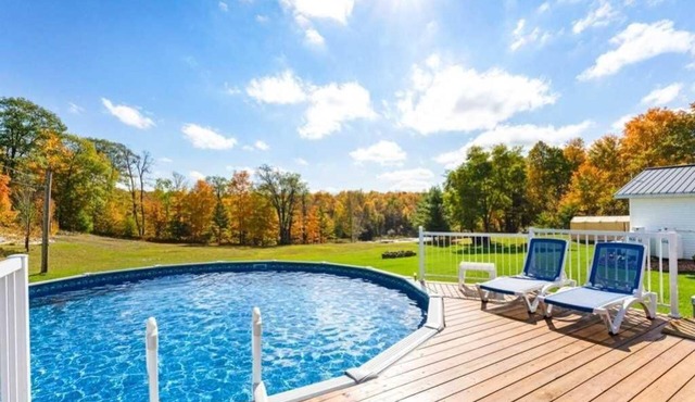 Cottage backing water and with absolute quietness and privacy