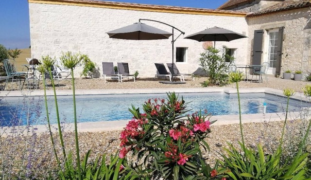 Cottage (Bamboo) with heated pool near Issigeac