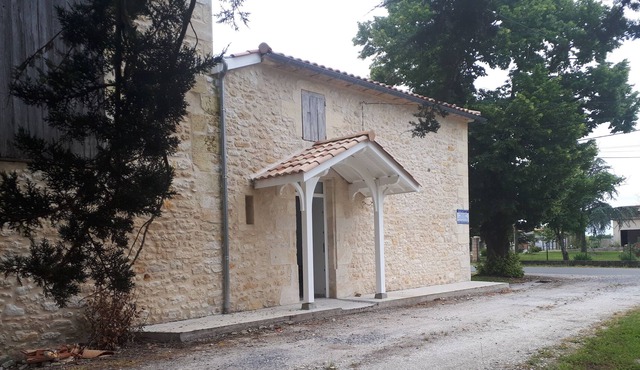 Cottage between sea and estuary