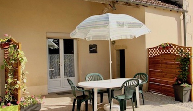 Cottage beside the Briare Canal, in the heart of Puisaye ponds.