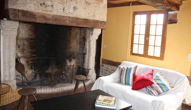 Cottage between Sea and Country