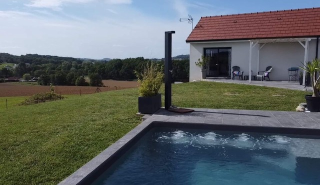 Cottage between sea and mountains with private pool (and heated) - View Pyrenees