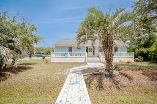 Cottage Breeze by Oak Island Accommodations