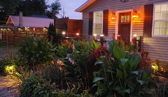 Cottage @ Buckeye Lake w/Huge Private Fenced Yard