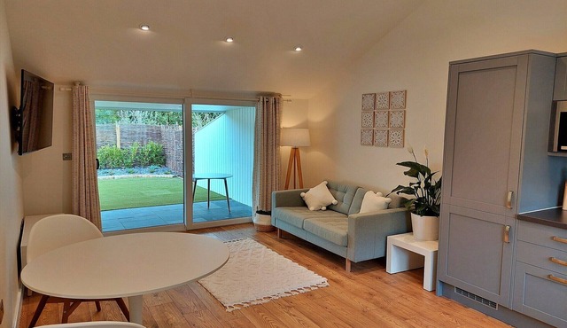 Cottage by Dartmoor with Private Hot Tub