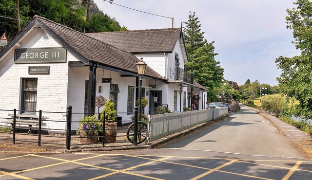 Cottage by Mawddach Trail with Stunning Views