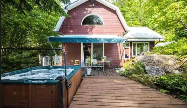 Cottage by River Falls with Hot Tub & Sauna