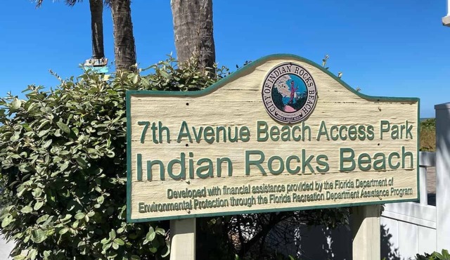 Cottage by the Sea Unit AnIndian Rocks Retreat- 3-Minute Walk to Beach- King Bed