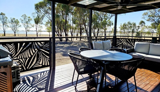 Cottage by the Lake - Pet friendly