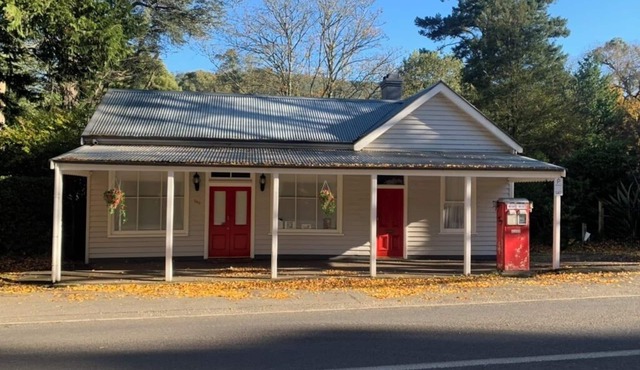 Cottage by the Bowser