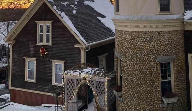 Cottage by the Castle – Downtown Spencer