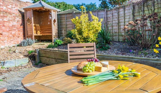 Cottage by the coast, Open plan living, wi-fi, dog friendly