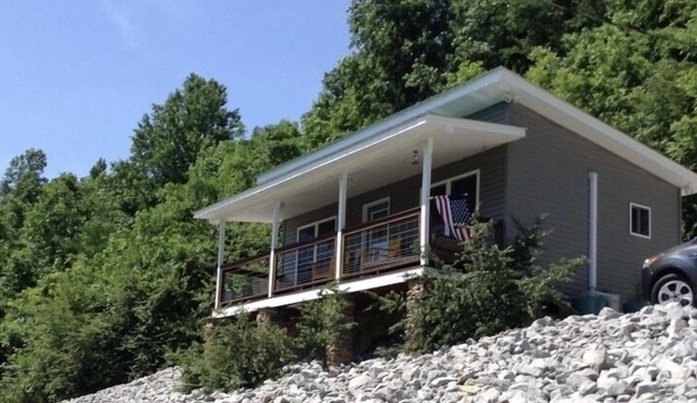 Cottage by the creek, beautiful Mountain View, perfect getaway!