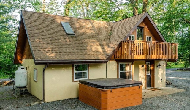Cottage by the Creek *Hot tub*waterfront*kayaks*