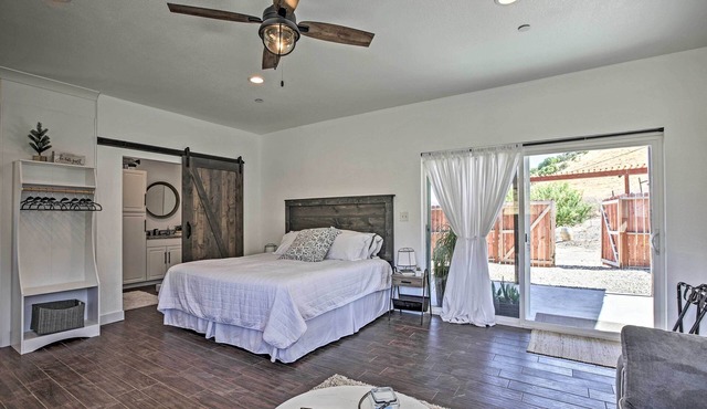 Cottage by the Lakes w/Patio by Lake Nacimiento