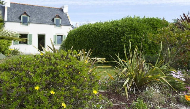 Cottage by the sea, 2 bedrooms, sleeps 4, well equipped, family holidays