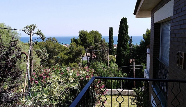Cottage by the sea, garden, very large terrace, child friendly sandstran
