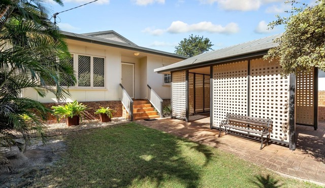 Cottage by the Surf Beach