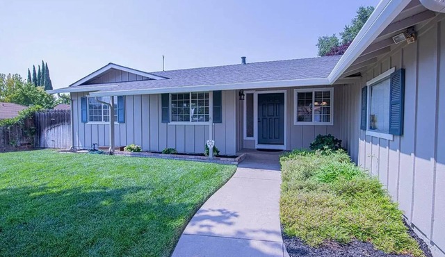 Cottage by the Vines: Near Napa Valley, Vineyards, Outlet Malls and Six Flags