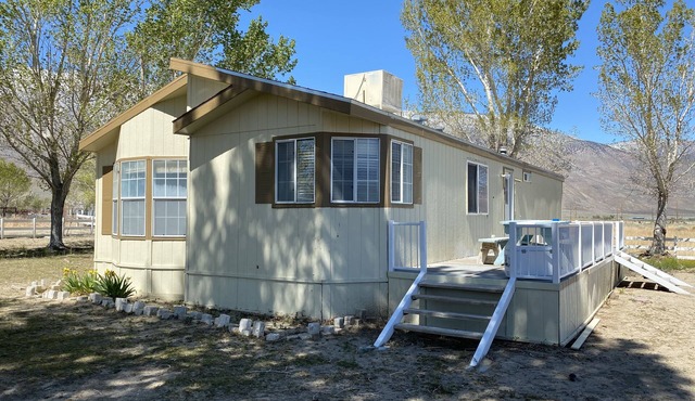 Cottage C near Death Valley at Olancha Lake