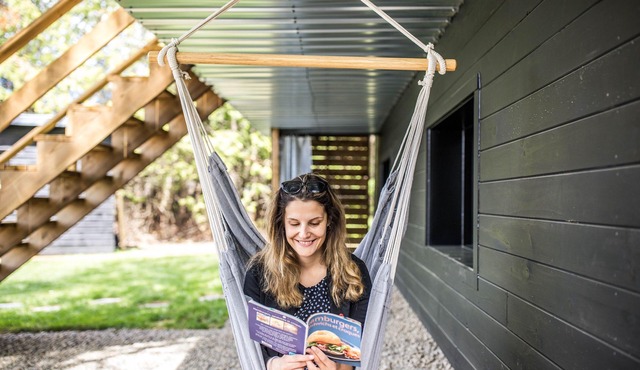Cottage, by the water, hot tub, near the village