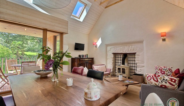 Cottage Camelia in a Manor between Land and Sea