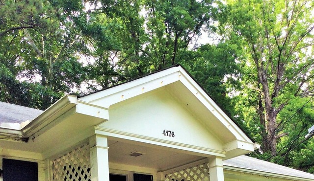 Cottage - Central location -Great for small family and friends. DISCOUNTS AVAIL!