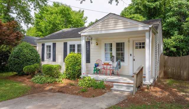 Cottage Central to Downtown/Midtown & walk to hospital